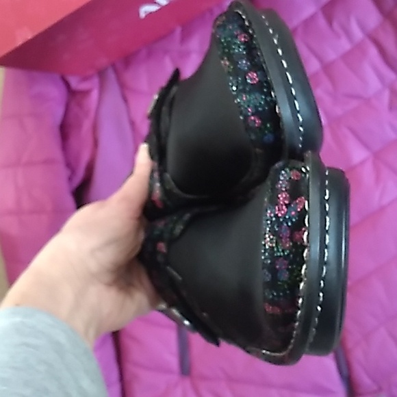 New In Box! Alegria Women's Black Floral Shoes Size 39 - Picture 6 of 10